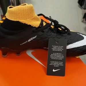 Nike Youth Hypervenom soccer cleat
